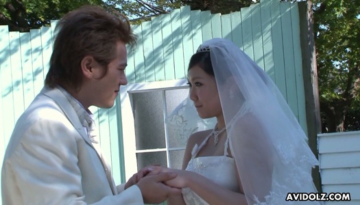 Asian bride Emi Koizumi gives a good blowjob after wedding porn pics