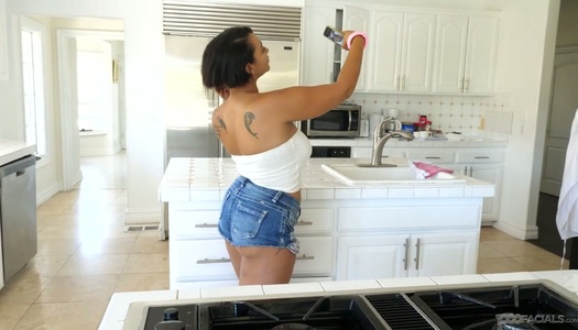  Gierig nach Sperma Hausfrau Emori Pleezer gibt einen guten POV Blowjob porno bilder