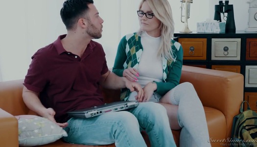  Sex-Appeal Teen Lisey Sweet bekommt ihre Muschi zugeschlagen und cremig porno bilder