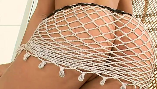 Tempting brunette sexpot Angie Knight gives awesome blowjob porn pics