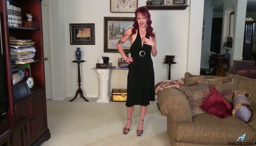 Mature housewife Heather is eager for dirty and crazy masturbation porn pics