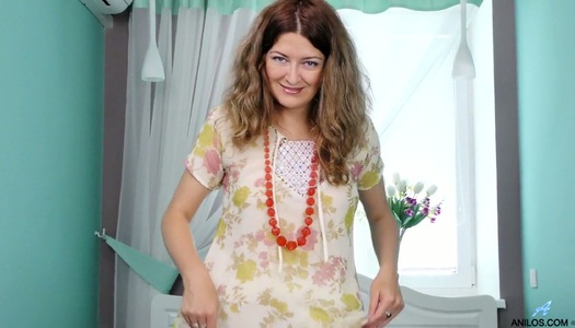 Mature housewife Helena Volga is dildo fucking her slutty pussy porn pics