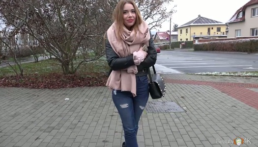  Das hübsche Babe Sophie Luuna wird am frühen Morgen von einem geilen Fremden gefickt porno bilder