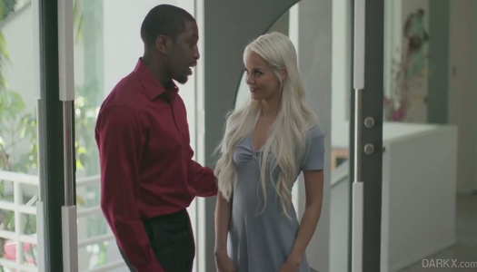  Wunderschönes kleines blondes Küken Elsa Jean bekommt ihren Mund und ihre Muschi geschwärzt porno bilder