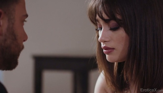  Die schöne Geliebte Liv Wild bekommt ihre haarige Muschi gefickt und gespritzt porno bilder