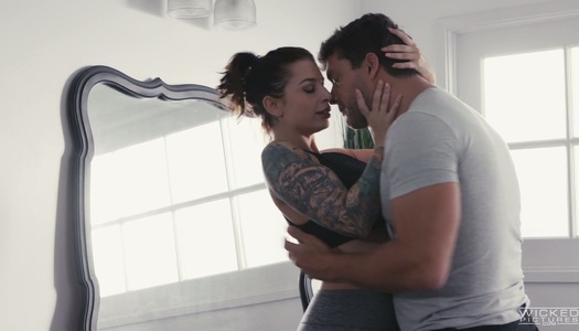 Smoking hot busty wife Ivy Lebelle takes cumshots on big face boobs porn pics