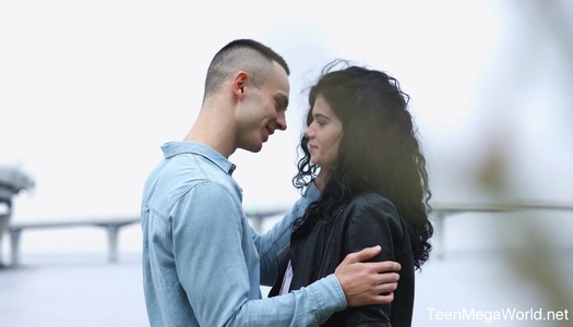  Die lockige Brünette Black Angel liebt sich beim ersten Date mit ihrem neuen Freund porno bilder