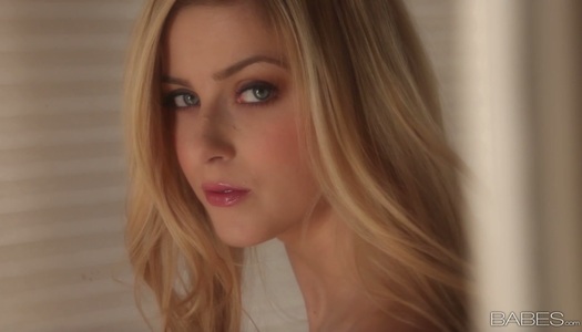 Abigaile Johnson and her boobs porn pics