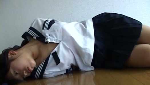 Foxy Japanese teen Noah lays on the floor with her hands cuffed porn pics