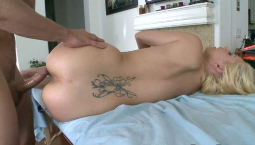 Slutty blonde Mariah Madysinn getting oily fuck after the massage therapy porn pics