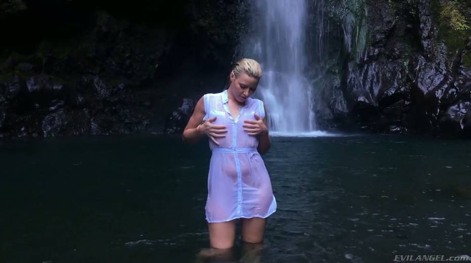 Stunning porn model Anikka Albrite has wild sex near a waterfall - 1. pic
