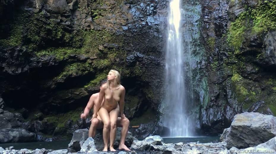 Stunning porn model Anikka Albrite has wild sex near a waterfall - 27. pic
