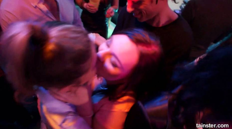 930px x 520px - Crazy sex party with several cum-thirsty bitches - xnxx porn pics