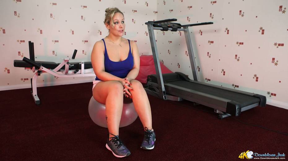 Mature blonde Ashley Rider takes out her natural jugs during hot workout - 2. pic