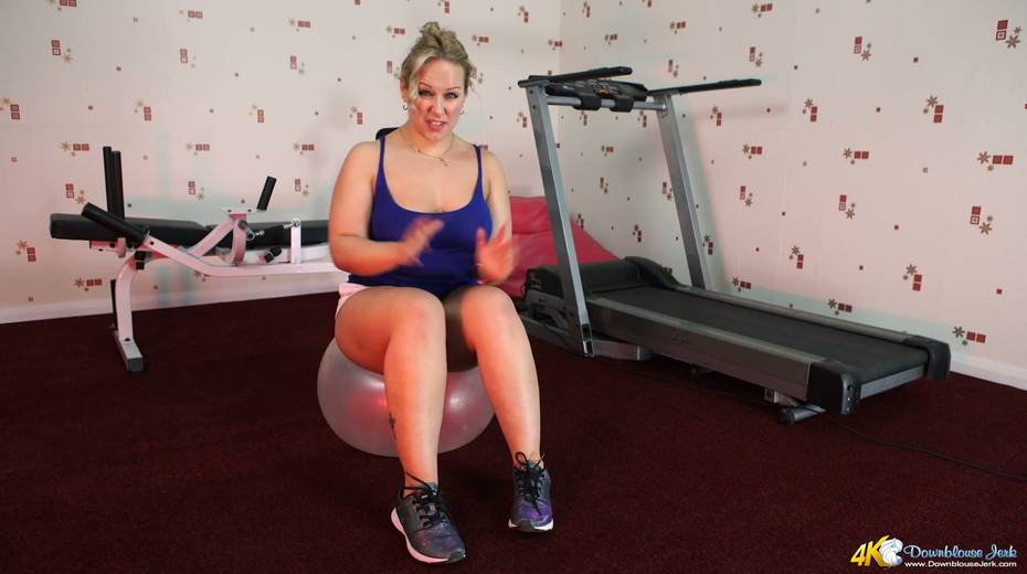 Mature blonde Ashley Rider takes out her natural jugs during hot workout - 3. pic